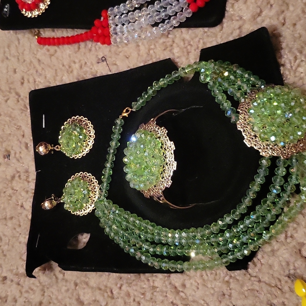 Necklaces - Picture 2 of 6